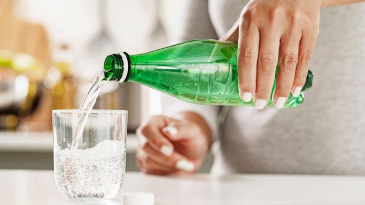 Bocciati 6 marchi su 9: cosa c'è nell'effervescente che beviamo?