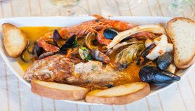 Piatto di brodetto di pesce