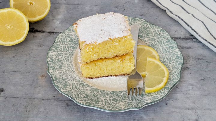 Piattino con brownies al limone