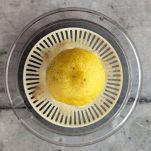 Spremere succo di limone