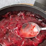 Padella con chutney di susine