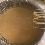 Ciotola con l'impasto del plumcake da cuocere