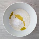 Aggiunta ingredienti focaccia