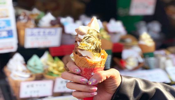 Cono gelato con foglia d'oro