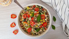 Non è la solita quinoa: questo tocco croccante cambia tutto