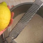 Limone da grattugiare-nella-ciotola