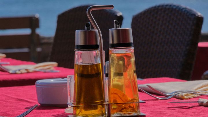 Oliera a tavola al ristorante