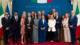 Una foto di gruppo di tutti i vincitori del premio Maestro dell'Arte della Cucina Italiana a Palazzo Chigi