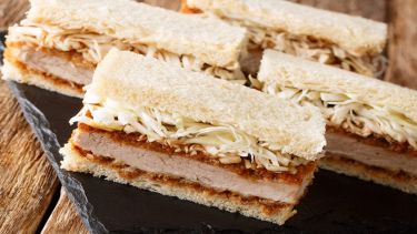 Katsu sando, panino giapponese con cotoletta e salsa tonkatsu