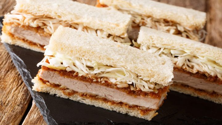Katsu sando, panino giapponese con cotoletta e salsa tonkatsu