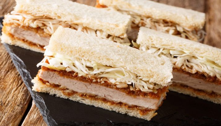 Katsu sando, panino giapponese con cotoletta e salsa tonkatsu