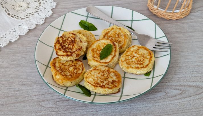 Piatto di polpette di ricotta e mentuccia