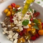 Riso con datterini e feta con olio che cola