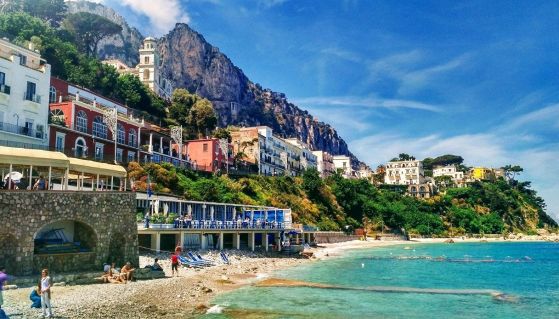 Vista di una spiaggia di Capri