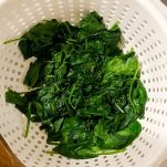 Spinaci lessi nello scolpasta