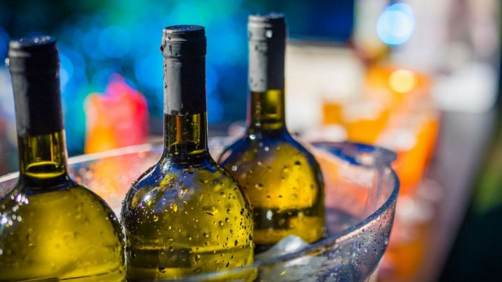 L’accessorio estivo che gli amanti del vino dovrebbero conoscere