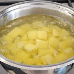 Fare bollire le patate