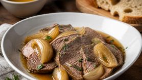 Bollito con cipolle