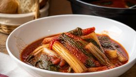 Un sugo rosso semplice che fa amare anche le verdure più umili