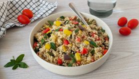 piatto di cous cous con verdure estive e mentuccia