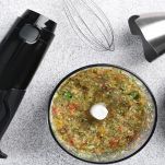 Frullatore a immersione con ingredienti del ceviche