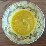 frullare il mango con miele e lime