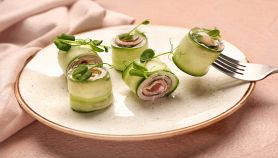 Rotolini di cetrioli con prosciutto crudo