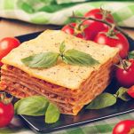 Lasagne senza cottura con pomodorini e basilico