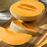 Melone cantalupo tagliato a fette