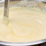 Ciotola in cui si mescola impasto della torta