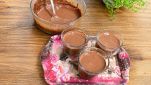 Mousse di cioccolato pronta per essere servita