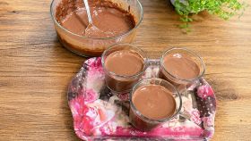 Mousse di cioccolato pronta per essere servita
