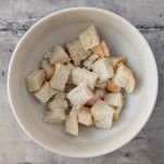 Tagliare pane a cubetti