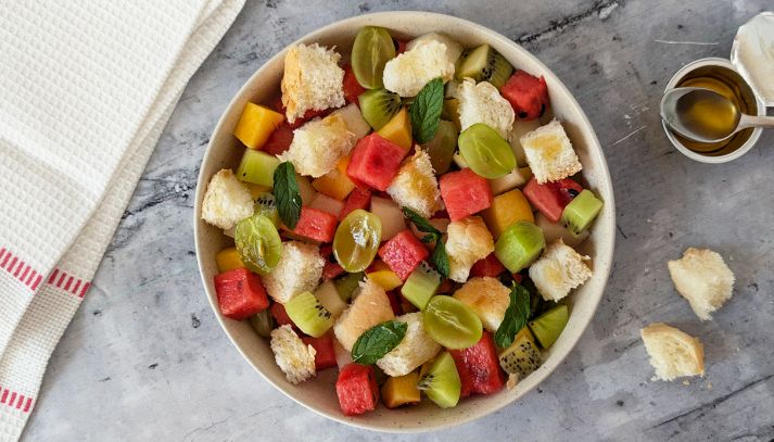 Ciotola con panzanella dolce