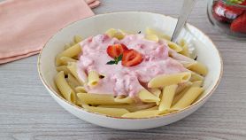 Piatto di pasta con le fragole