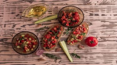 Succosa, colorata e profumata: l’insalata spagnola dell'estate