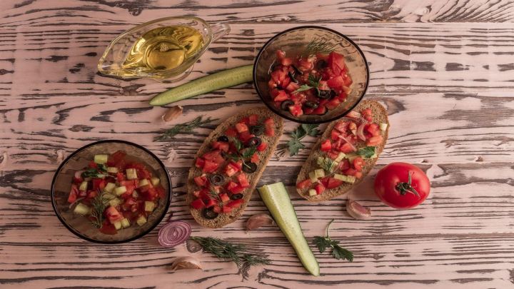 Succosa, colorata e profumata: l’insalata spagnola dell'estate