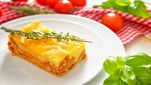 Piatto con lasagne al pomodoro e basilico
