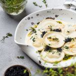 Ravioli con salsa al latte di cocco ed erbette