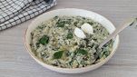Piatto di risotto con ricotta e spinaci