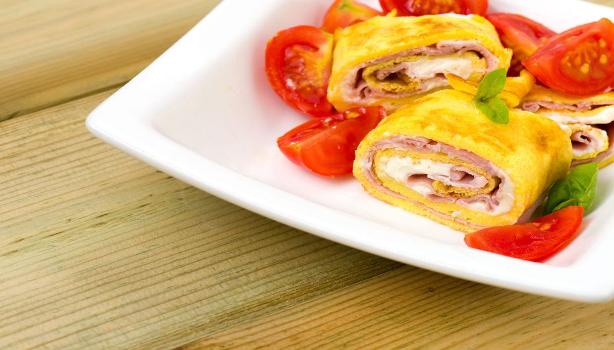 Rotolo di frittata farcito