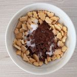 Aggiungere cacao e zucchero