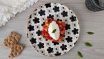 piatto con tartare di pomodoro e spuma di mozzarella