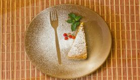 Fetta di torta sul piatto