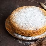 Torta spolverata con zucchero a velo