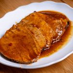 piatto con arrosto in umido