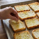 crostini-di-crema-di-tartufo-nero-ed-acciughe-step-2.jpeg