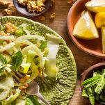 Finocchi, mele e noci in insalata