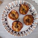 piatto di mele cotte al forno
