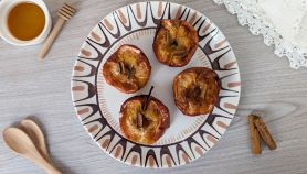 piatto di mele cotte al forno